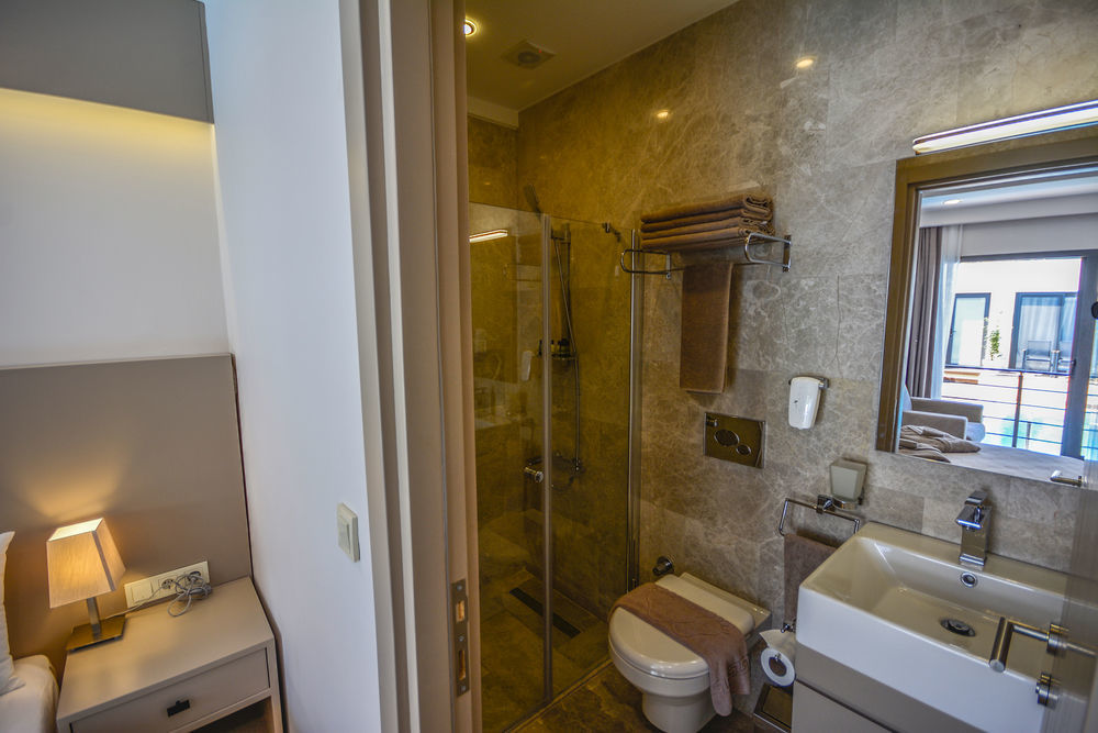 Eng Hotel Bodrum Bagian luar foto