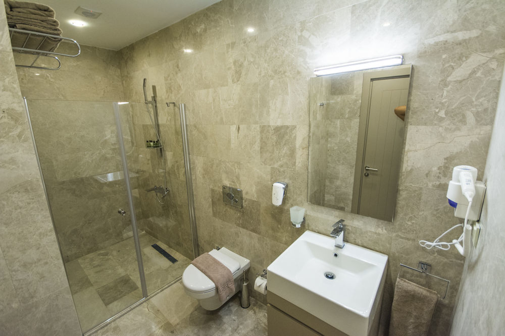 Eng Hotel Bodrum Bagian luar foto